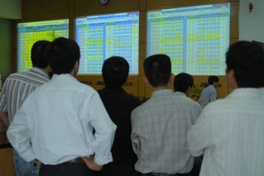 Giảm 8 phiên liên tiếp, VN-Index xuống 472 điểm