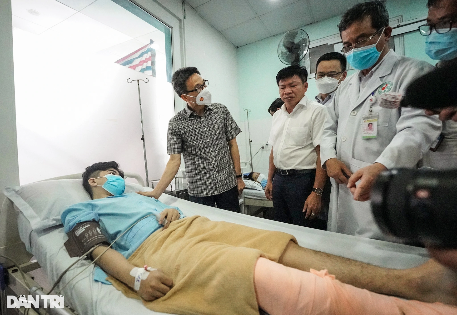 Phó Thủ tướng Vũ Đức Đam thị sát hiện trường vụ cháy khiến 32 người chết - 2 Phó Thủ tướng Vũ Đức Đam thị sát hiện trường vụ cháy khiến 32 người chết - 2