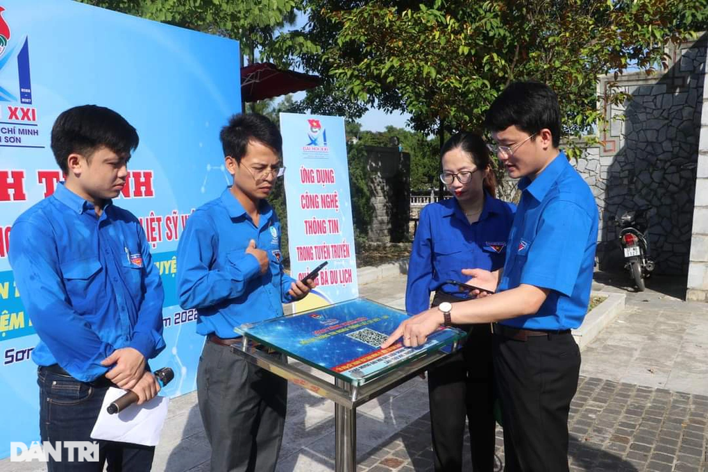 Quét mã QR để lấy thông tin liệt sĩ ở nghĩa trang quốc tế Việt - Lào - 1 Quét mã QR để lấy thông tin liệt sĩ ở nghĩa trang quốc tế Việt - Lào - 1