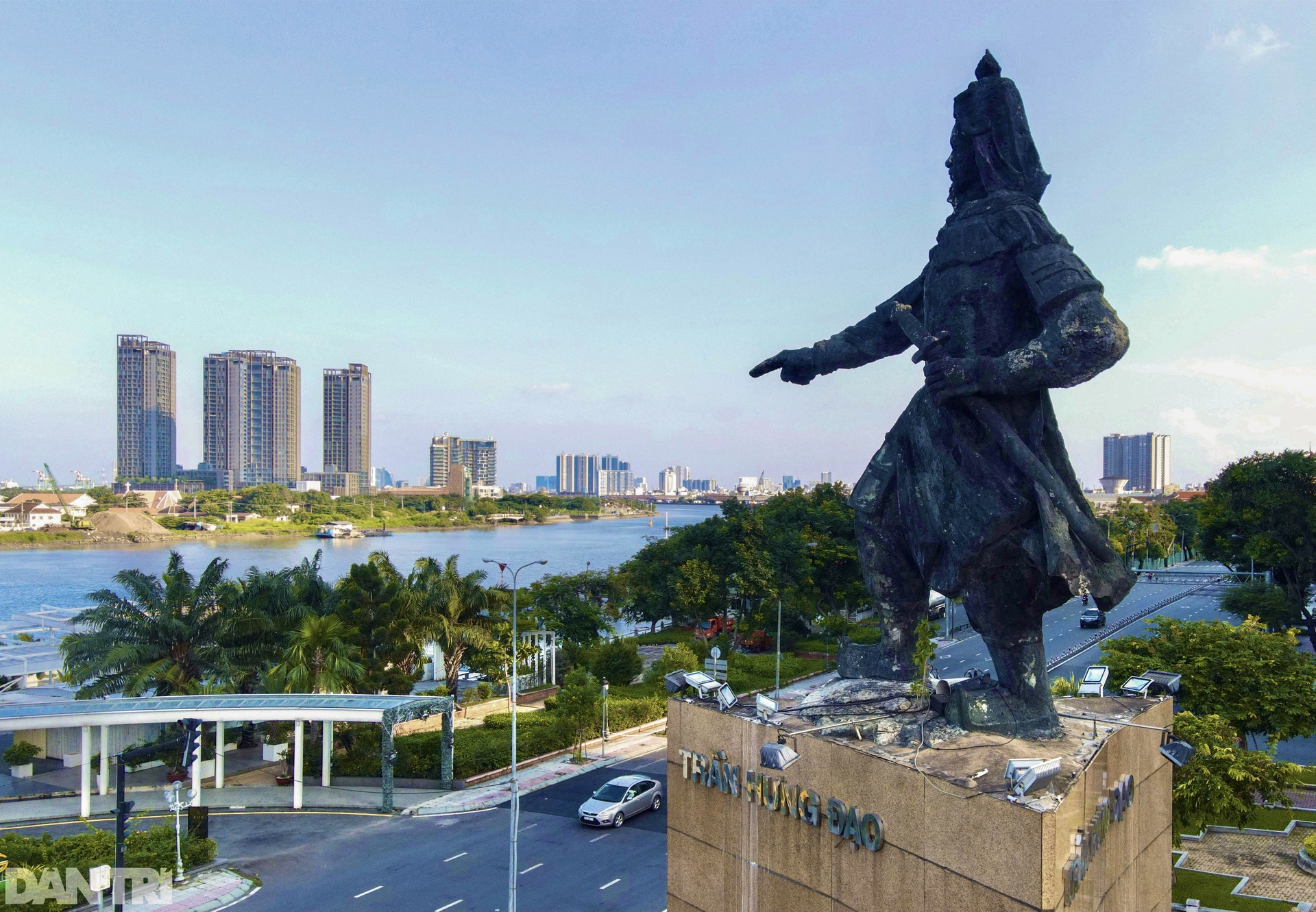 Cận cảnh khu tượng đài Trần Hưng Đạo xuống cấp sắp được thay áo mới - 2 Cận cảnh khu tượng đài Trần Hưng Đạo xuống cấp sắp được thay áo mới - 2