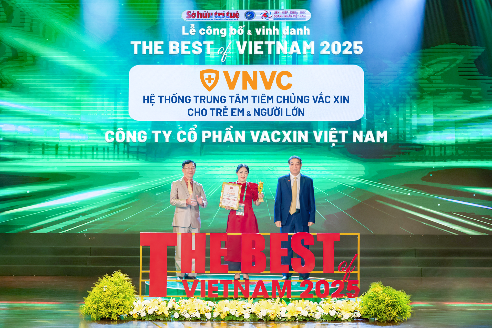 VNVC được vinh danh “Hệ thống tiêm chủng tốt nhất Việt Nam 2025” - 1 VNVC được vinh danh “Hệ thống tiêm chủng tốt nhất Việt Nam 2025” - 1