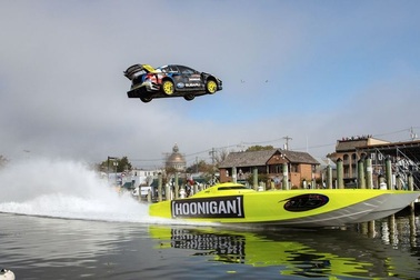 "Đã mắt" với màn trình diễn bay xe trong Gymkhana 11