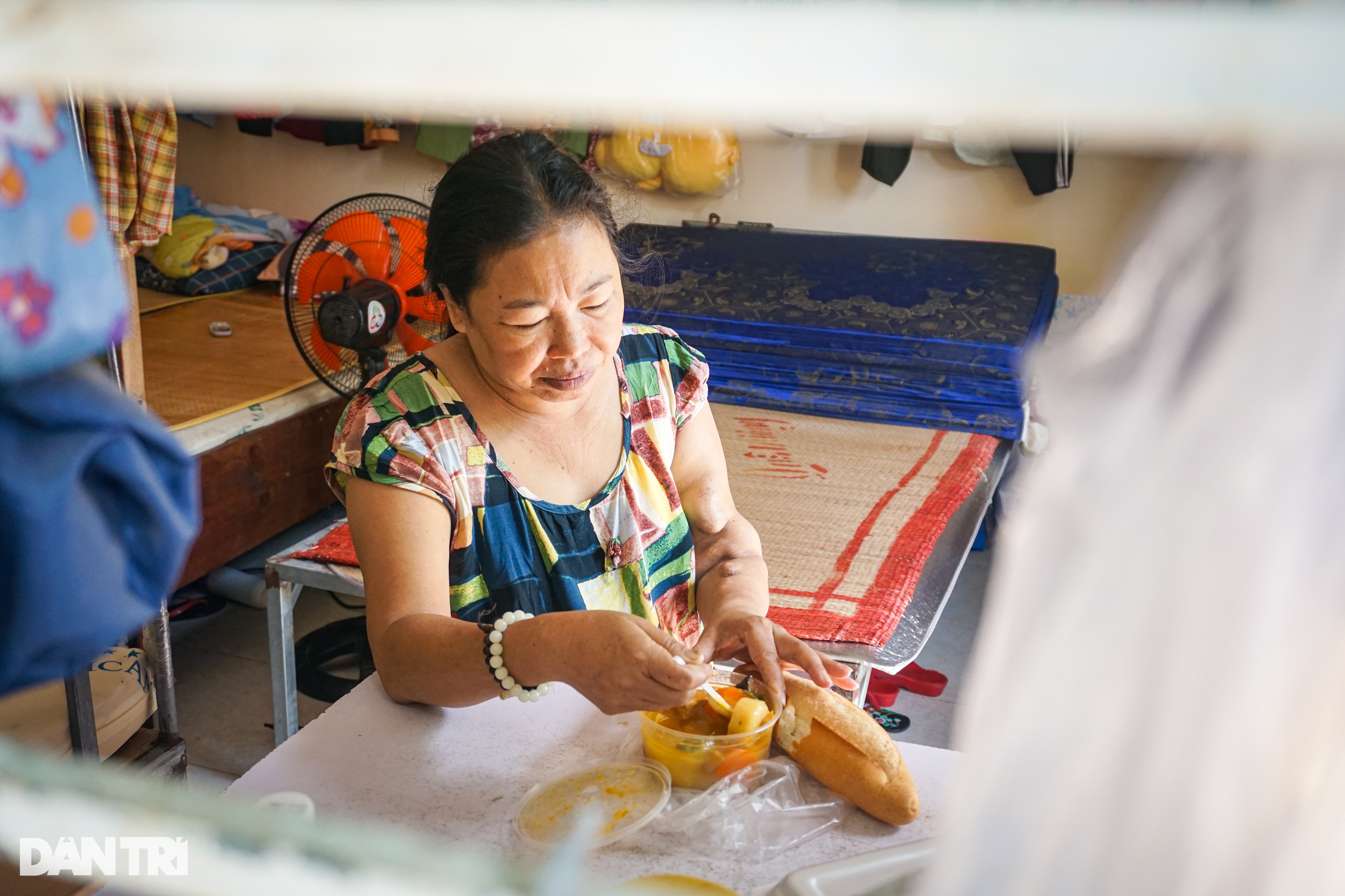 Còn được ở với mẹ, ngày nào cũng là 8/3 - 7 Còn được ở với mẹ, ngày nào cũng là 8/3 - 7