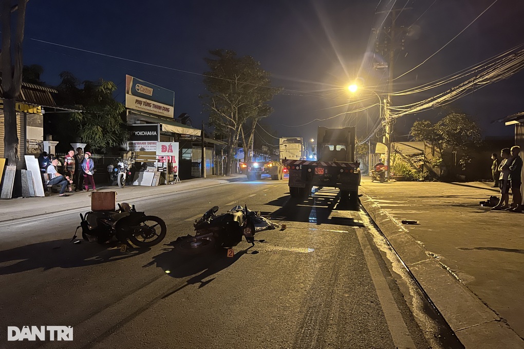 Đi nhậu về, người đàn ông bị tai nạn liên hoàn tử vong ở TPHCM - 1 Đi nhậu về, người đàn ông bị tai nạn liên hoàn tử vong ở TPHCM - 1