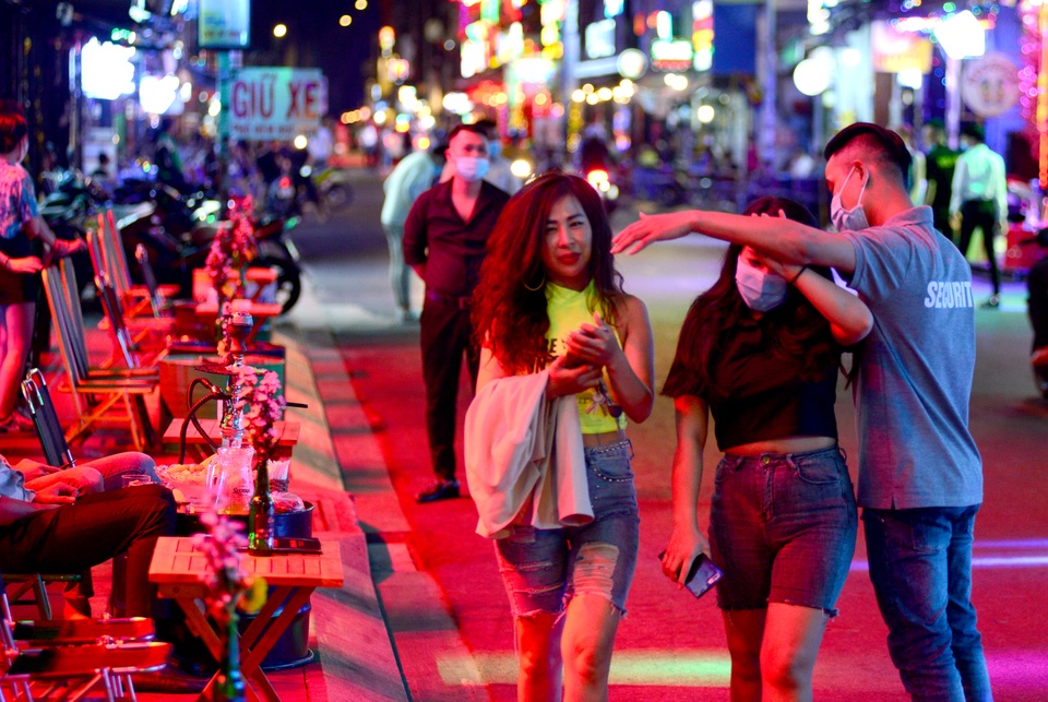 Phố Tây Bùi Viện mùa dịch.jpg