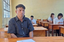 Các thầy giáo U50 quyết tâm thi đậu tốt nghiệp THPT