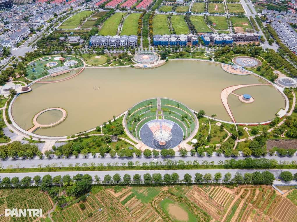 Hà Nội: Người dân thiếu chỗ chơi, công viên trăm tỷ lại bỏ hoang phế - 2