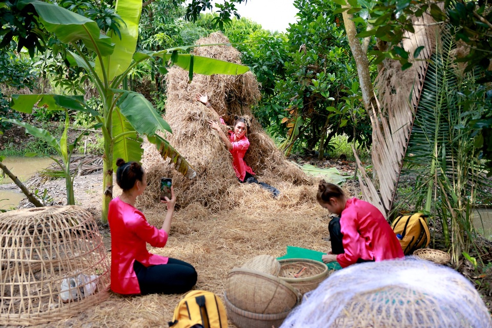 Khám phá trợ thủ đắc lực của dàn mỹ nhân tham gia Vietnam Why Not - 4 Khám phá trợ thủ đắc lực của dàn mỹ nhân tham gia Vietnam Why Not - 4