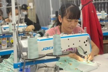 Người phụ nữ mở xưởng may, giữ chân công nhân ở lại quê bằng lương cao