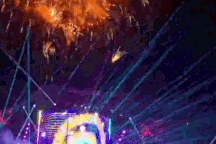 Khán giả quốc tế choáng ngợp trước đêm diễn của G-Dragon tại Việt Nam