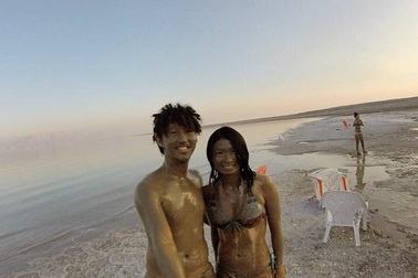 Tuần trăng mật dài... 400 ngày du lịch khắp thế giới của cặp vợ chồng trẻ