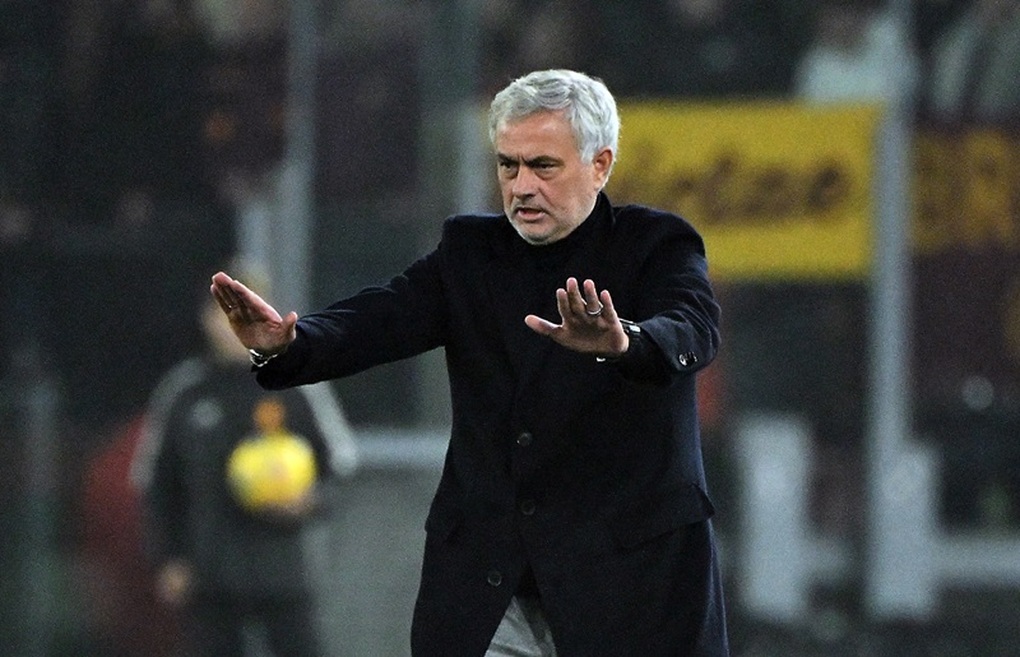 AS Roma gây thất vọng lớn, HLV Mourinho lên tiếng bao biện - 2 AS Roma gây thất vọng lớn, HLV Mourinho lên tiếng bao biện - 2