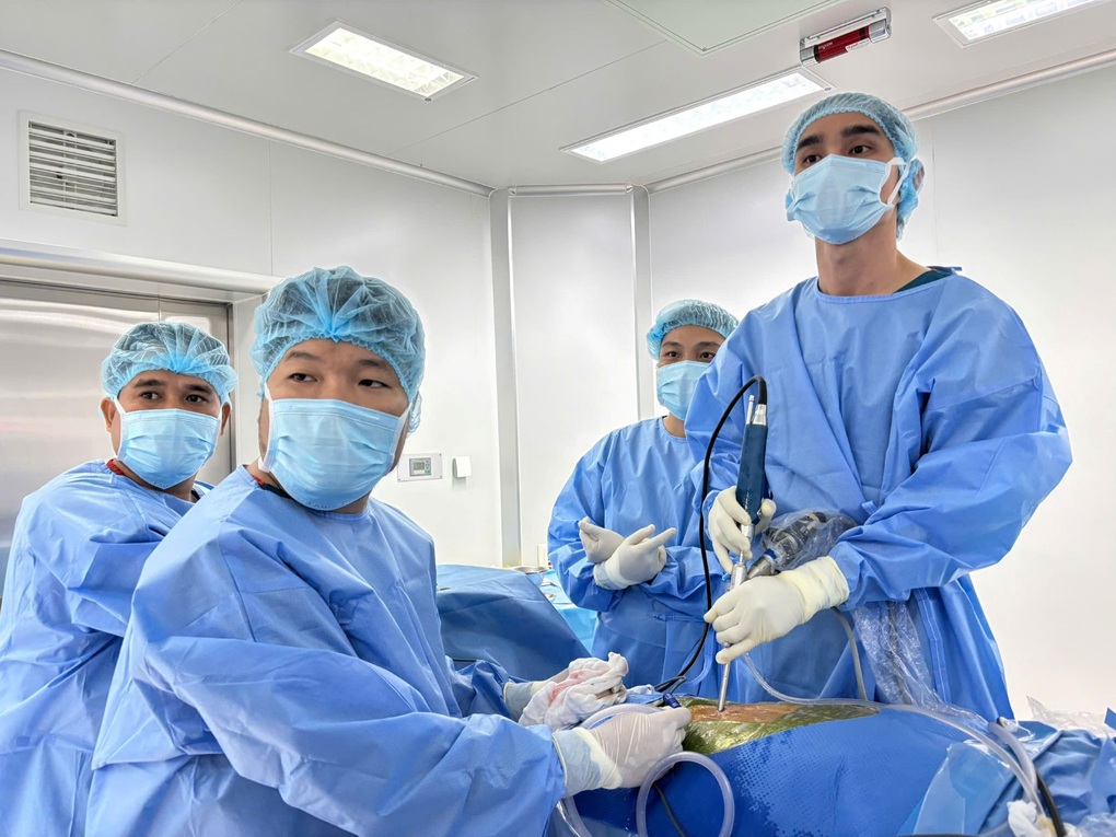 Vinmec Phú Quốc điều trị hẹp ống sống cho bệnh nhân cao tuổi bằng kỹ thuật nội soi hiện đại - 1 Vinmec Phú Quốc điều trị hẹp ống sống cho bệnh nhân cao tuổi bằng kỹ thuật nội soi hiện đại - 1
