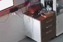 Khoảnh khắc pin sạc dự phòng phát nổ như bom rồi bốc cháy dữ dội