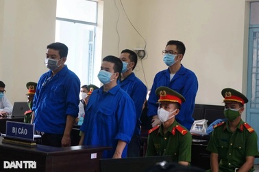 Đang xét xử Trương Châu Hữu Danh và nhóm "báo sạch"