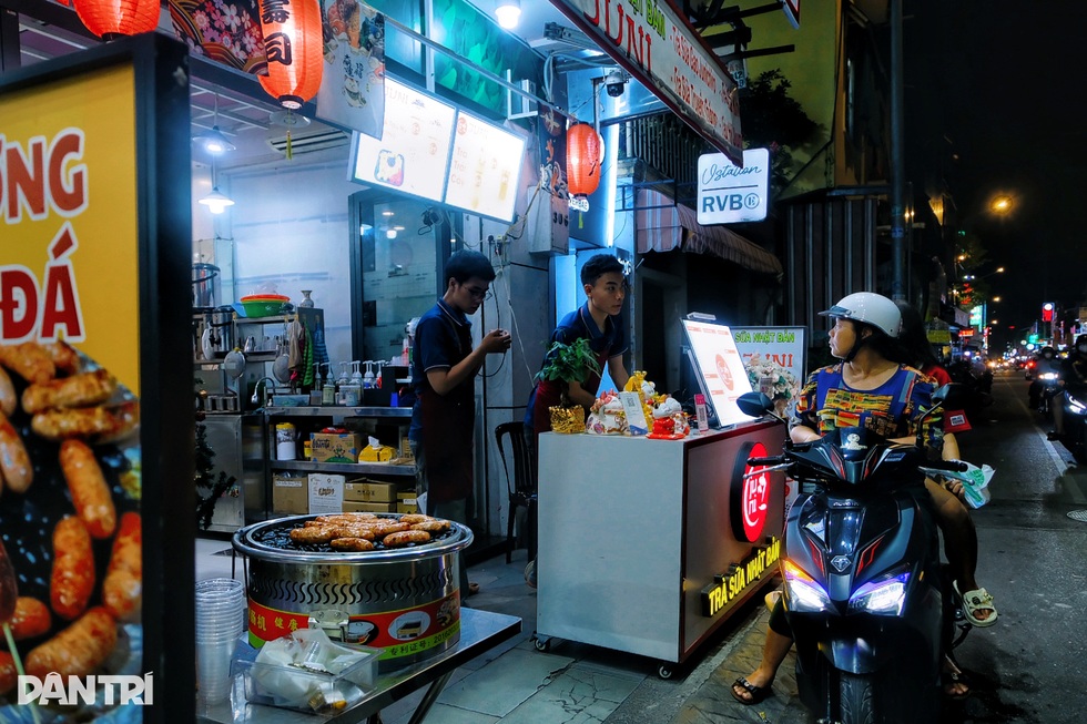 Phố ẩm thực Nguyễn Thượng Hiền đìu hiu: Chủ tiệm sống nhờ... bán online - 4