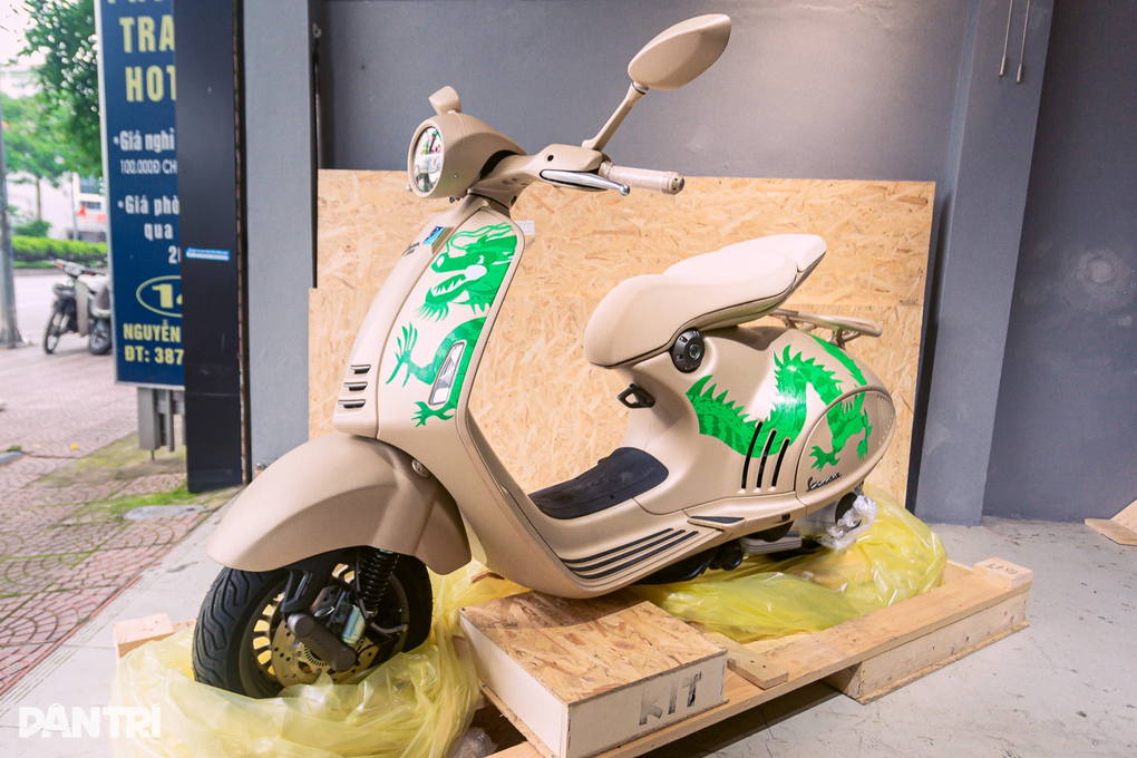 Vespa 946 Dragon rao giá hơn 700 triệu đồng, xe tay ga đắt ngang ô tô 7 chỗ - 1 Vespa 946 Dragon rao giá hơn 700 triệu đồng, xe tay ga đắt ngang ô tô 7 chỗ - 1