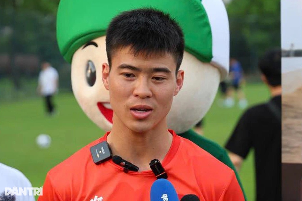 Đội trưởng Duy Mạnh: Đừng nghĩ thi đấu với Campuchia và Lào là dễ dàng - 1 Đội trưởng Duy Mạnh: Đừng nghĩ thi đấu với Campuchia và Lào là dễ dàng - 1