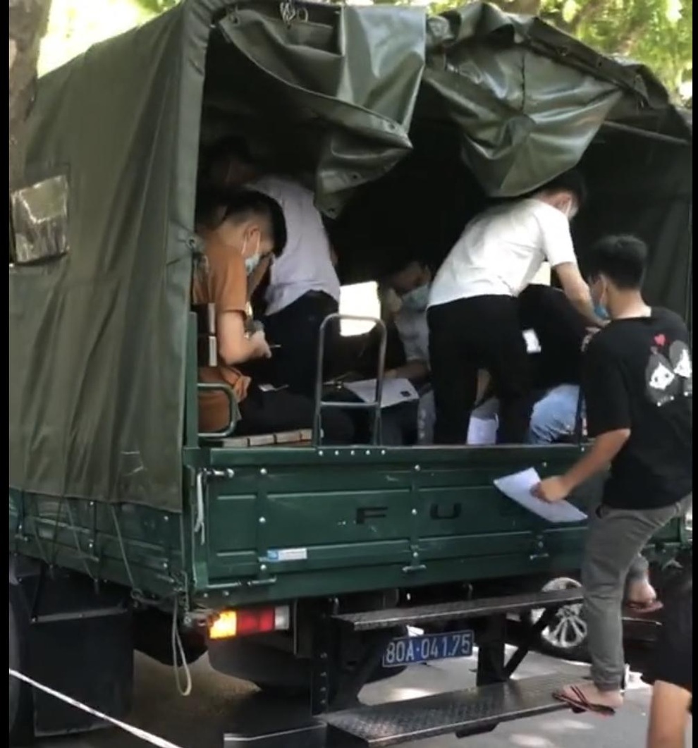 Hà Nội: Thí sinh căng thẳng, âu lo bước vào môn thi Ngữ văn - 2 Hà Nội: Thí sinh căng thẳng, âu lo bước vào môn thi Ngữ văn - 2