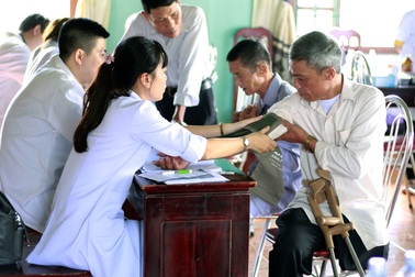 500 người dân khó khăn được khám chữa bệnh, cấp thuốc miễn phí