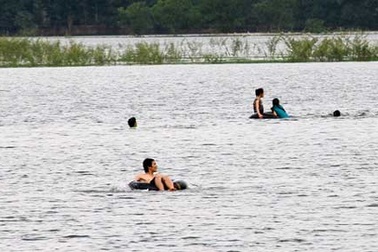 Ngứa sau khi đi bơi ở hồ tự nhiên