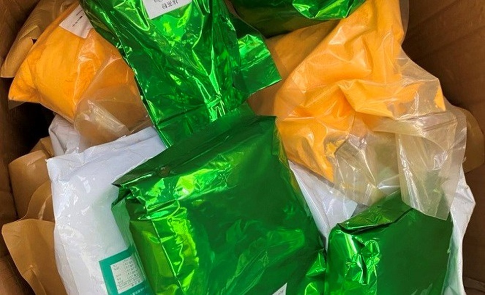 Phát hiện số lượng lớn phụ gia thực phẩm không rõ nguồn gốc - 1 Phát hiện số lượng lớn phụ gia thực phẩm không rõ nguồn gốc - 1