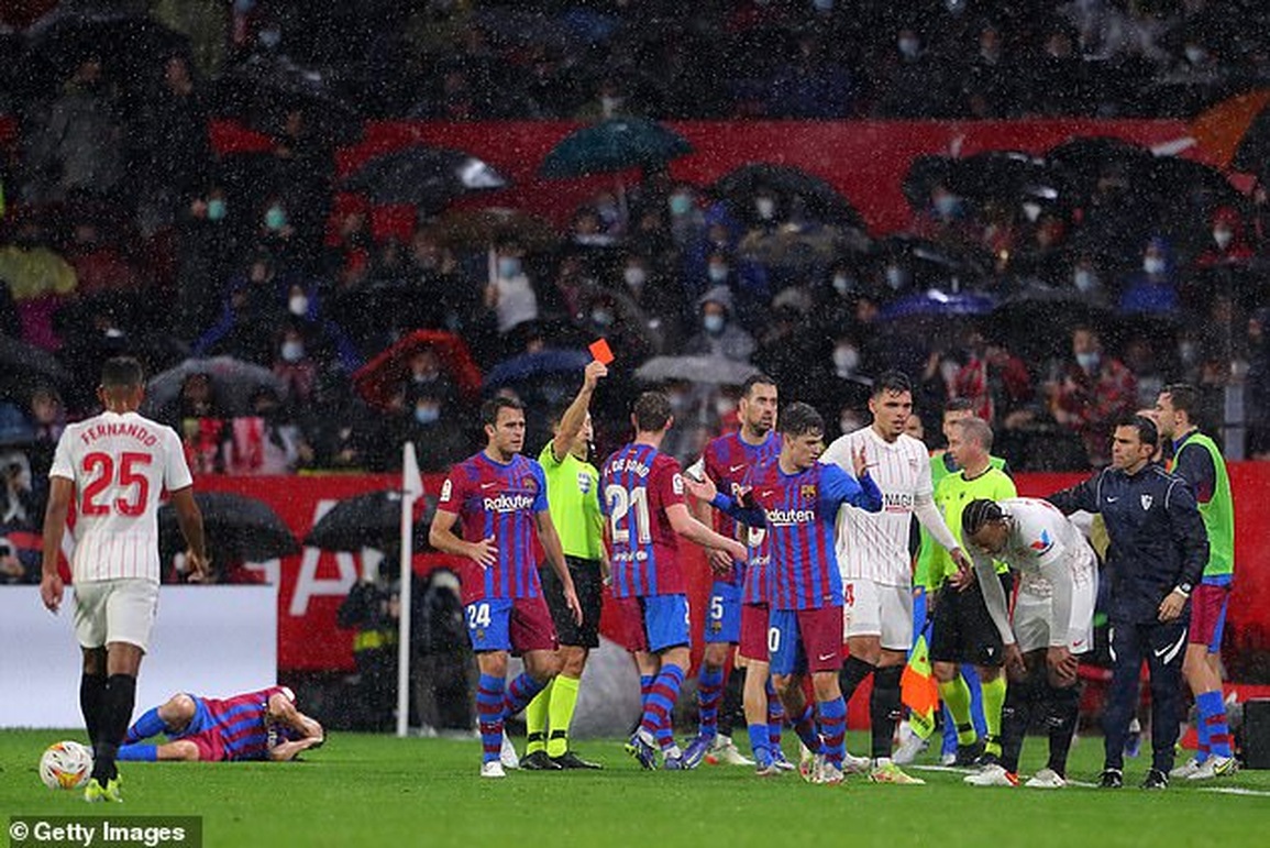 Thi đấu hơn người, Barcelona vẫn chia điểm đầy tiếc nuối trước Sevilla - 4 Thi đấu hơn người, Barcelona vẫn chia điểm đầy tiếc nuối trước Sevilla - 4