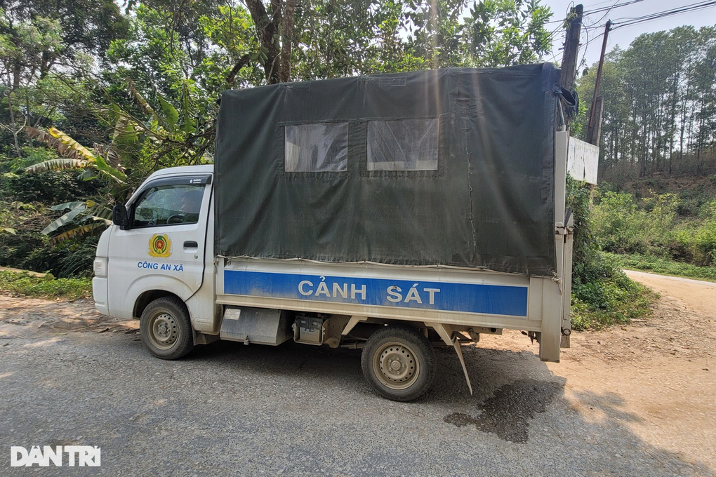Lời kể của nhân viên cây xăng khi phát hiện phạm nhân trốn trại ở Thanh Hóa - 3 Lời kể của nhân viên cây xăng khi phát hiện phạm nhân trốn trại ở Thanh Hóa - 3