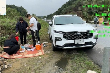 Tranh luận từ chuyện xử phạt tài xế dừng xe, trải chiếu ăn cơm ven cao tốc