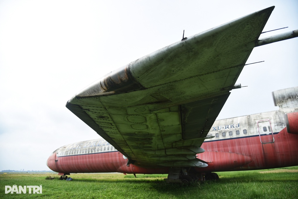 Bên trong máy bay Boeing 727 bị bỏ rơi 16 năm tại Nội Bài - 8 Bên trong máy bay Boeing 727 bị bỏ rơi 16 năm tại Nội Bài - 8