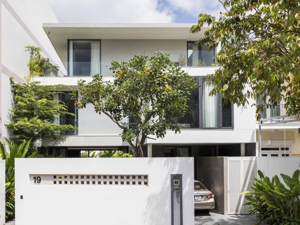 Biệt thự hơn 200m2 với khu vườn xanh như rừng nhiệt đới ở Sài Gòn - 1