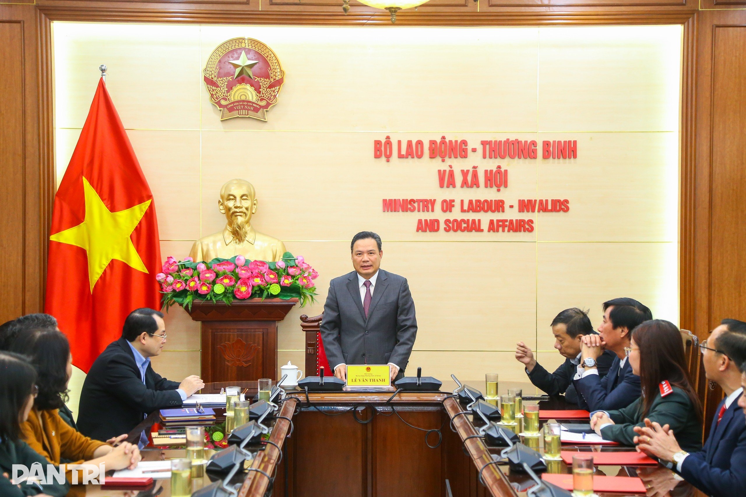 Le ministère du Travail, des Invalides et des Affaires sociales nomme 4 chefs d'unités - 1 Bộ LĐ-TBXH bổ nhiệm 4 lãnh đạo các đơn vị - 1