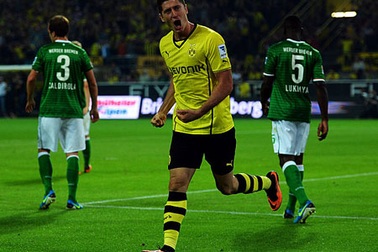 Lewandowski tỏa sáng, Dortmund đánh bại Bremen
