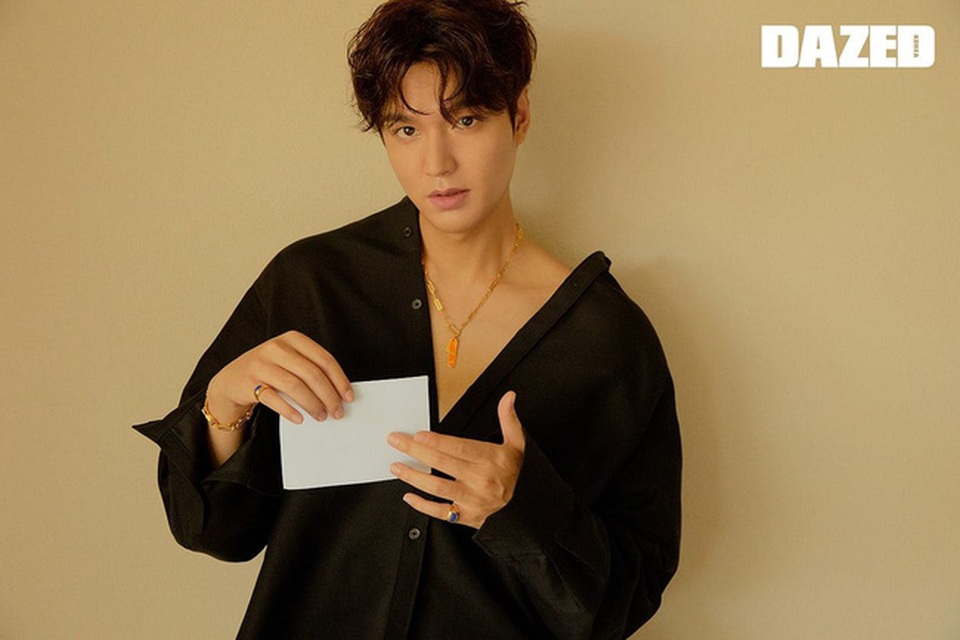 Bất ngờ với loạt ảnh quyến rũ và ma mị của Lee Min Ho - 7 Bất ngờ với loạt ảnh quyến rũ và ma mị của Lee Min Ho - 7