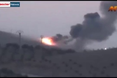 Người Kurd đốt cháy xe tăng Thổ Nhĩ Kỳ