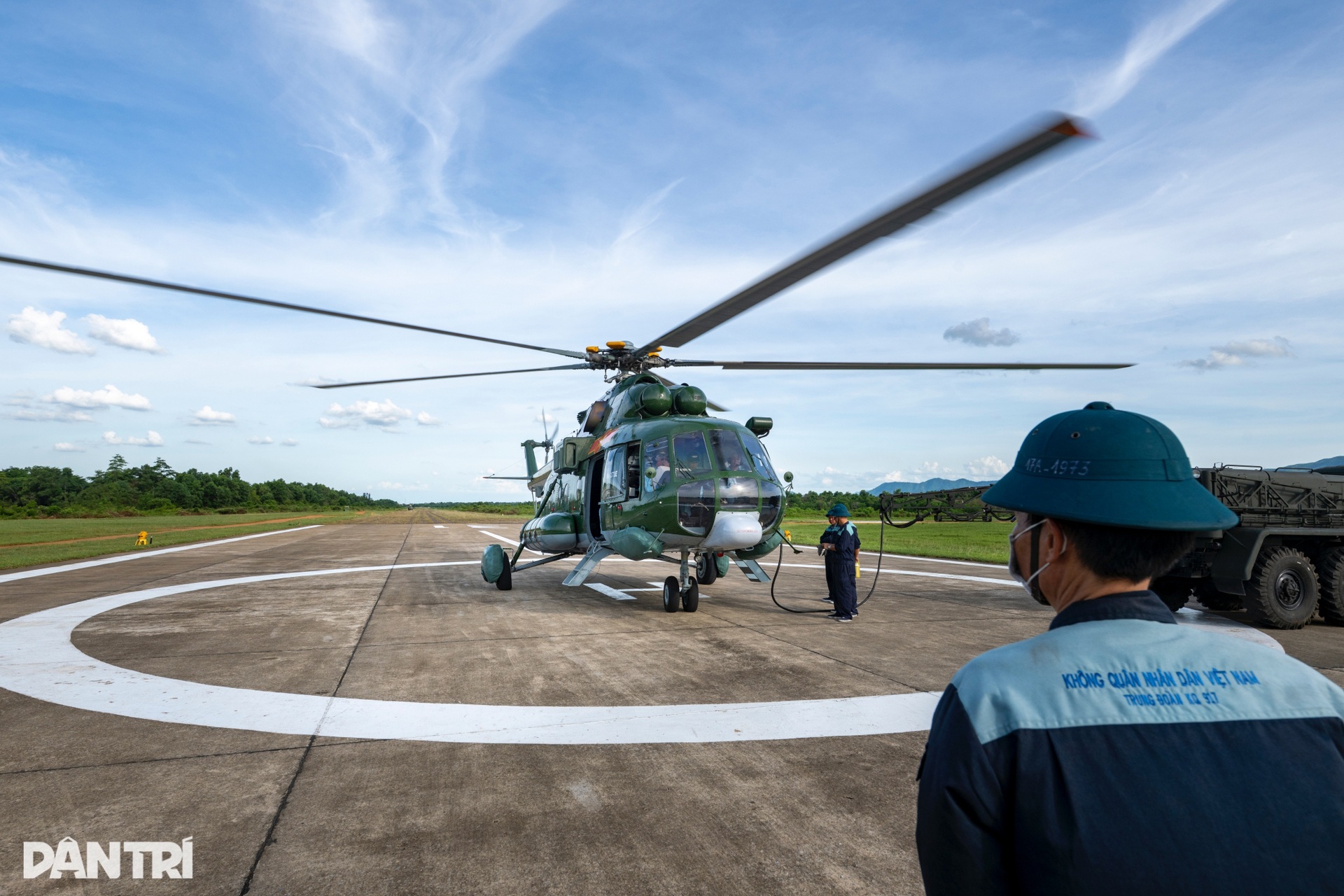 Không quân bay lượn ghép đội hình trực thăng phục vụ đại lễ A80 - 2 Không quân bay lượn ghép đội hình trực thăng phục vụ đại lễ A80 - 2