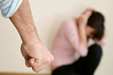 "Đàn bà hư mới... làm quan"