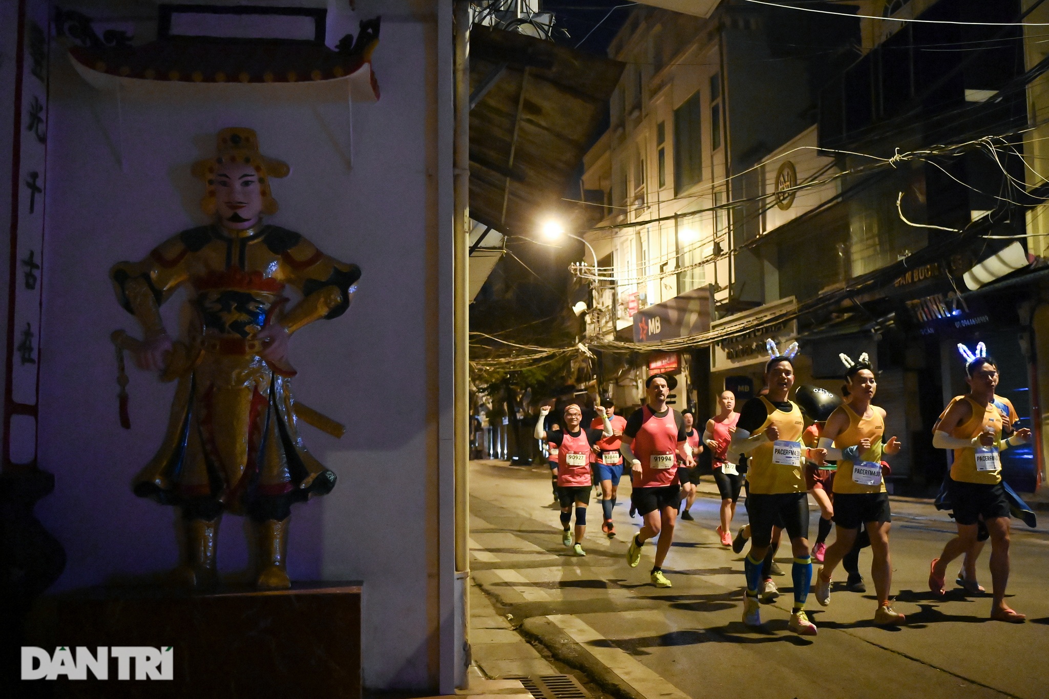 Hòa mình vào giải chạy đêm quy mô lớn lần đầu tiên tại Hà Nội - 5 Hòa mình vào giải chạy đêm quy mô lớn lần đầu tiên tại Hà Nội - 5