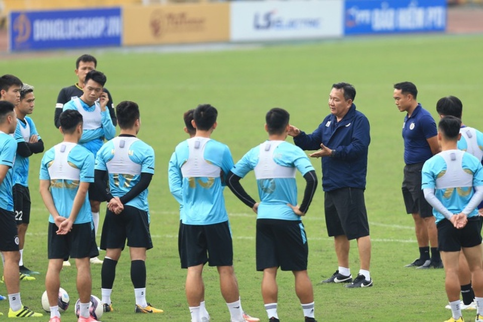 HLV Chu Đình Nghiêm ra đi, CLB Hà Nội gặp sóng dữ - 4 HLV Chu Đình Nghiêm ra đi, CLB Hà Nội gặp sóng dữ - 4