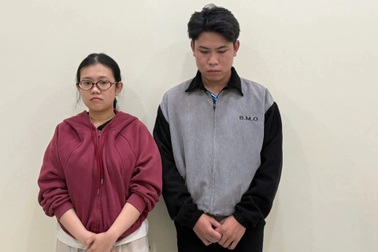 Làm việc với 2 TikToker đăng clip "sơ hở là mất" khi xem diễu binh ở TPHCM