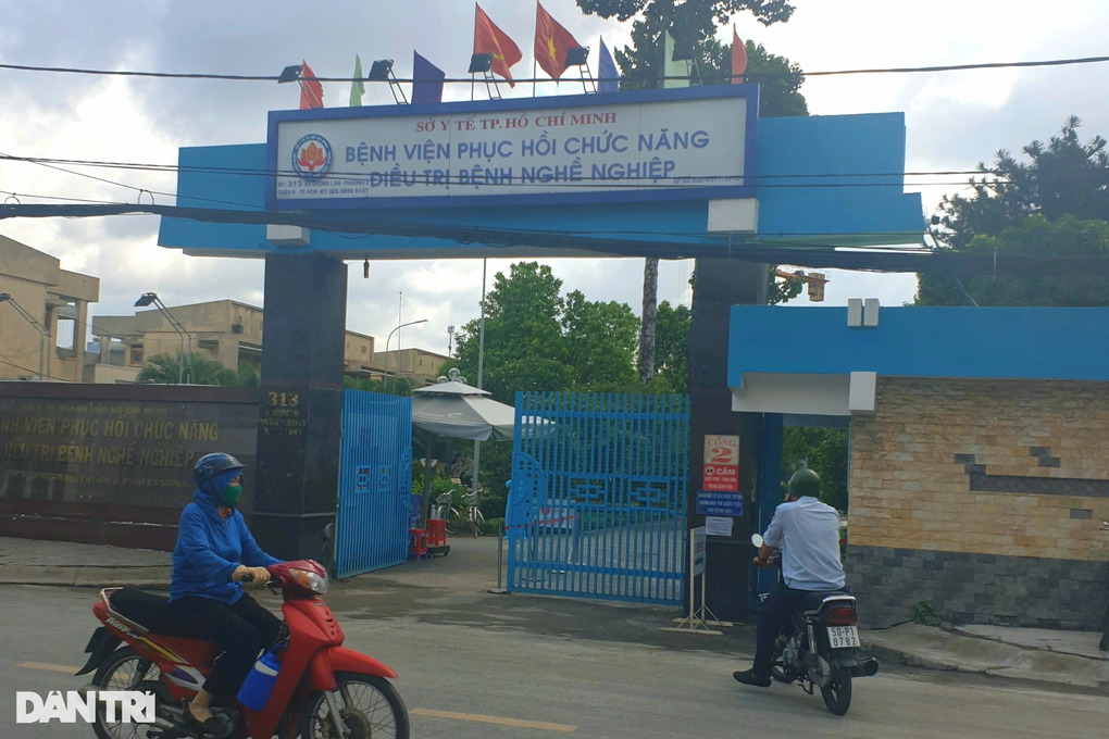 Kế toán trưởng bệnh viện ở TPHCM bỗng dưng nghỉ làm hơn 1 tháng - 1 Kế toán trưởng bệnh viện ở TPHCM bỗng dưng nghỉ làm hơn 1 tháng - 1