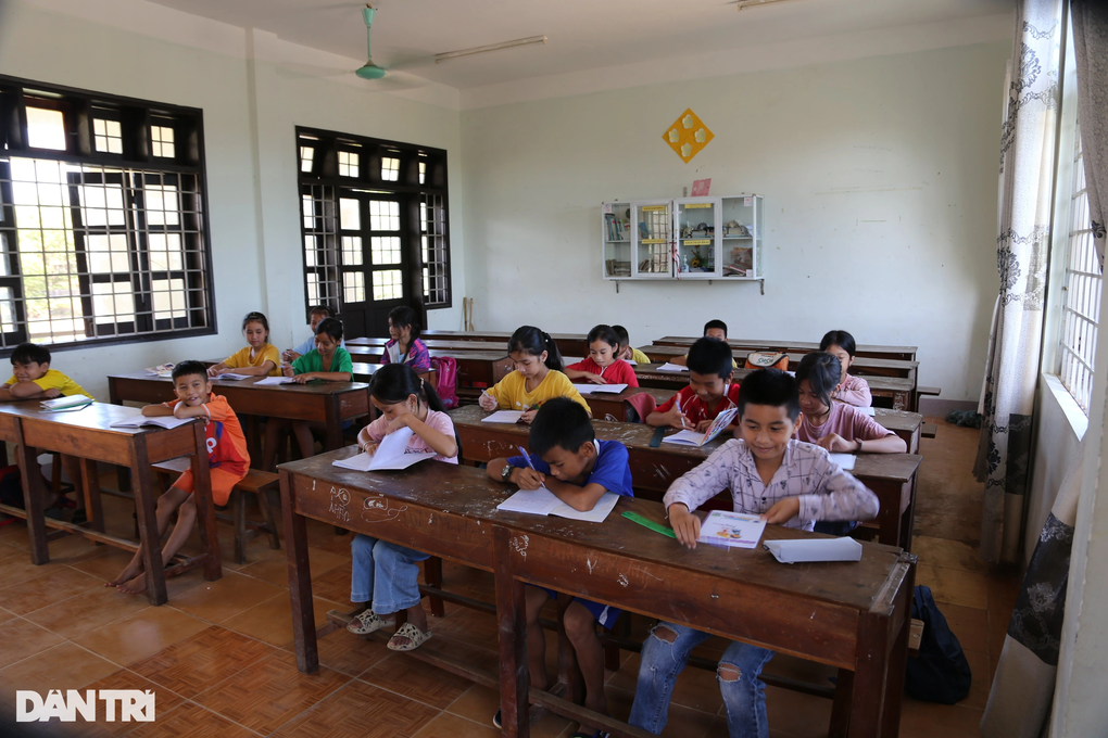 Thầy cô viết đơn xin tình nguyện về với học sinh vùng khó - 1 Thầy cô viết đơn xin tình nguyện về với học sinh vùng khó - 1