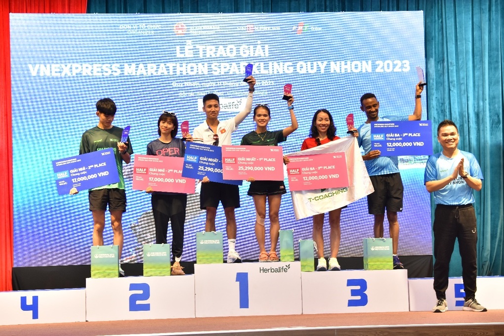 Vnexpress Marathon Sparkling Quy Nhơn 2023: Tinh thần thể thao không giới hạn - 4 Vnexpress Marathon Sparkling Quy Nhơn 2023: Tinh thần thể thao không giới hạn - 4