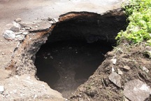 Sau tiếng động lạ người dân phát hiện "hố tử thần" ở Quảng Ninh