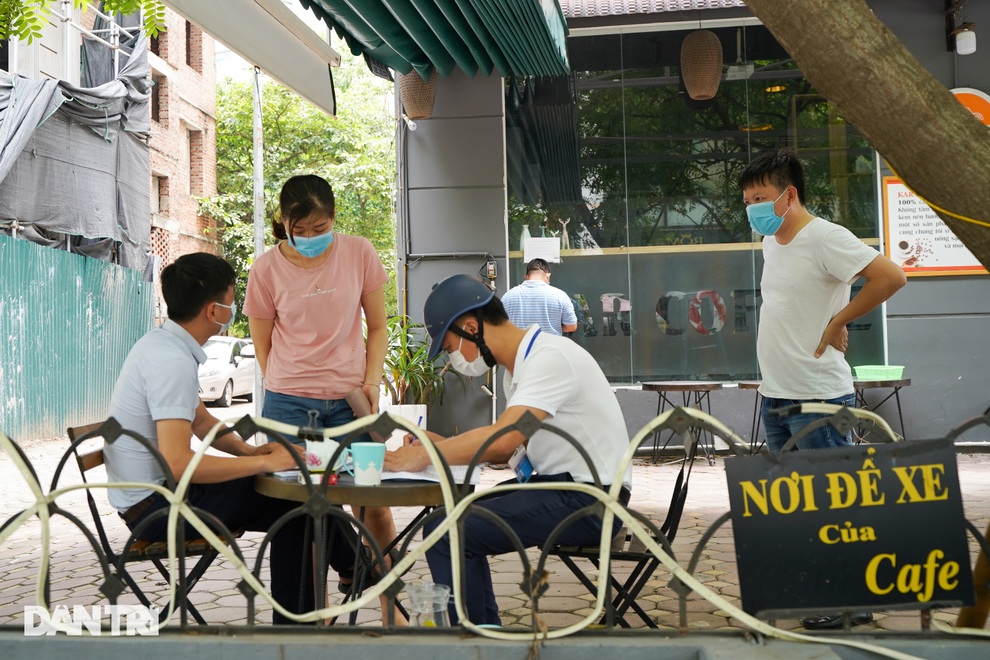 Mải chạy bộ thể dục ở Hồ Gươm, người đàn ông bị xử phạt 2 triệu đồng - 13 Mải chạy bộ thể dục ở Hồ Gươm, người đàn ông bị xử phạt 2 triệu đồng - 13