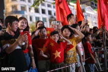 Lưu ý "vàng" cho phụ huynh khi đưa trẻ đi xem diễu binh 30/4