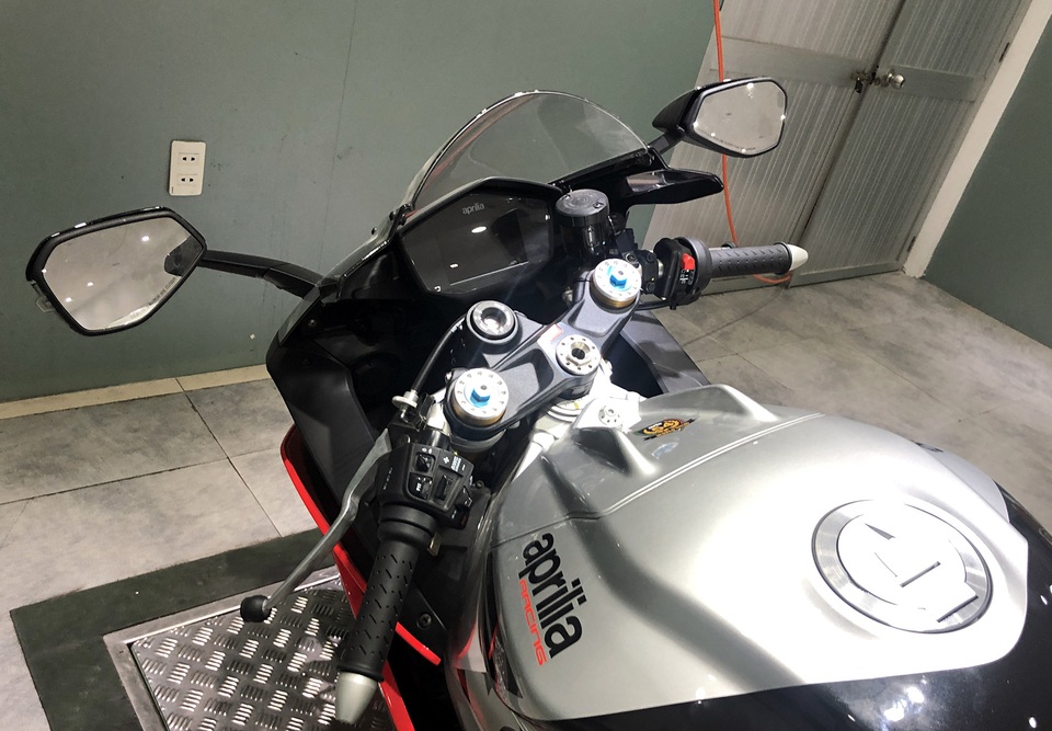 Hé lộ hai mẫu Aprilia và Moto Guzzi chính hãng đầu tiên tại Việt Nam - 7 Hé lộ hai mẫu Aprilia và Moto Guzzi chính hãng đầu tiên tại Việt Nam - 7