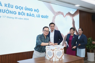 Tập thể Vietbank quyên góp hơn 700 triệu đồng ủng hộ đồng bào lũ lụt