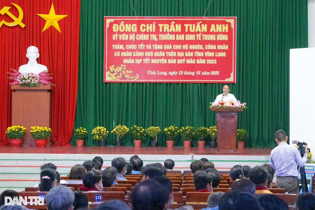300 phần quà Tết gửi đến hộ nghèo, công nhân ở Vĩnh Long - 1 300 phần quà Tết gửi đến hộ nghèo, công nhân ở Vĩnh Long - 1