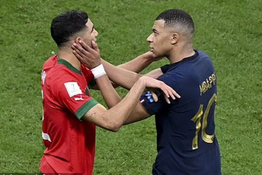 Hành động cực đẹp cho thấy Mbappe thực sự trưởng thành